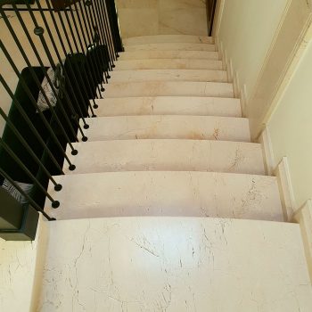 www5 Schody oraz inkrustowana posadzka marmurowa