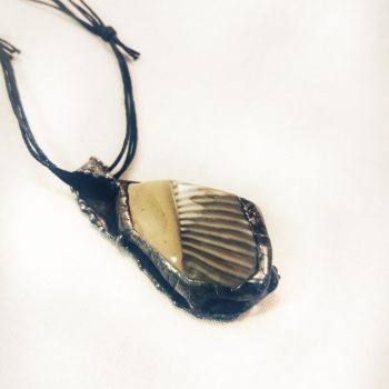 75-Biżuteria Justart Marmur Dulemba Kamień Ozdoba Brosza (74) Bizuteria Justart Marmur Dulemba Kamien Ozdoba Brosza