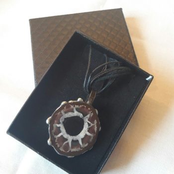 89-Biżuteria Justart Marmur Dulemba Kamień Ozdoba Brosza (88) Bizuteria Justart Marmur Dulemba Kamien Ozdoba Brosza